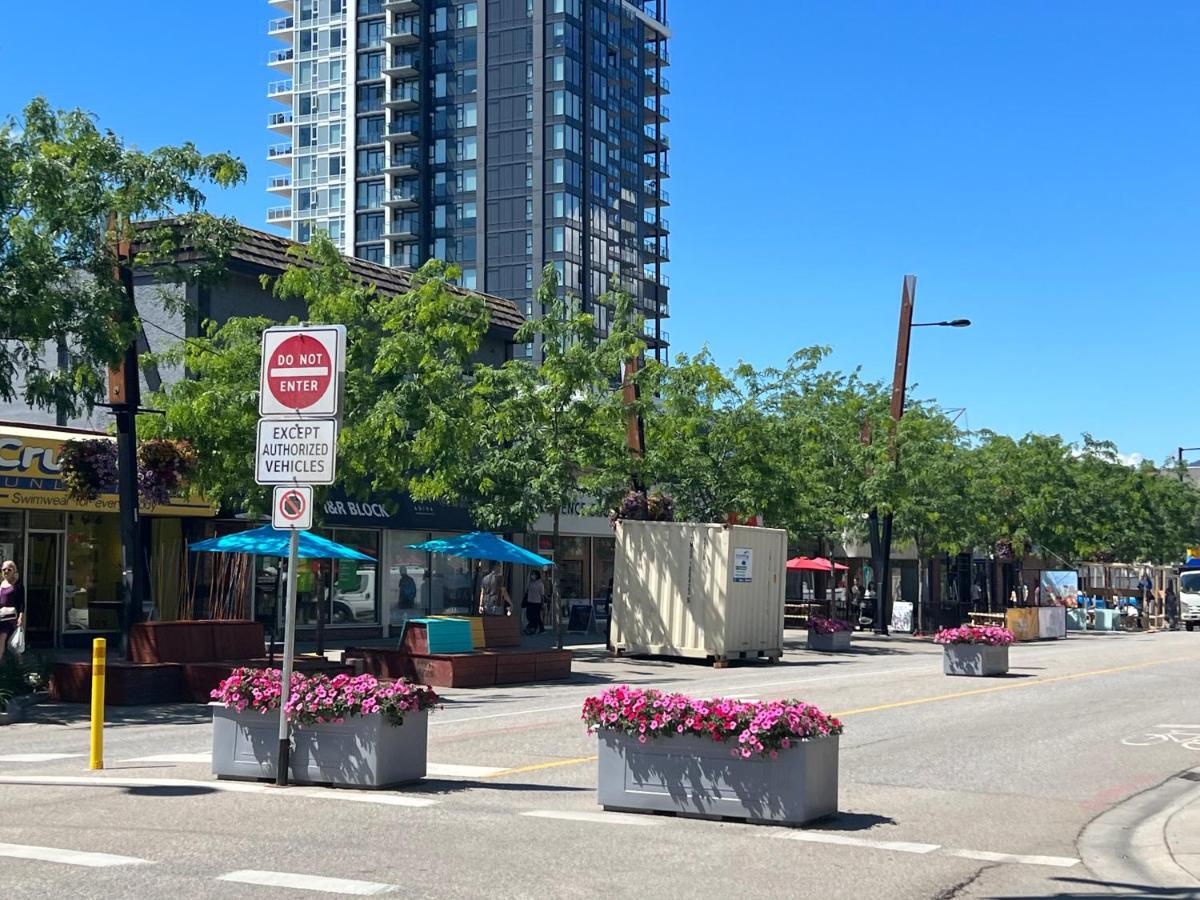Amazing Brand New lakeview Condo downtown Kelowna Zewnętrze zdjęcie