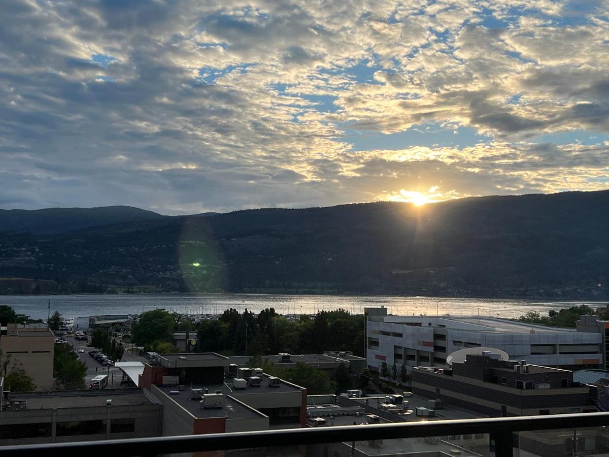 Amazing Brand New lakeview Condo downtown Kelowna Zewnętrze zdjęcie