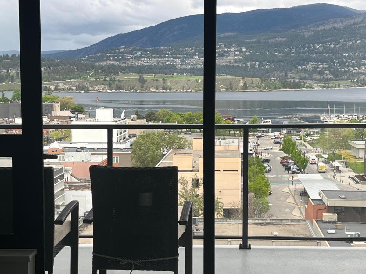 Amazing Brand New lakeview Condo downtown Kelowna Zewnętrze zdjęcie
