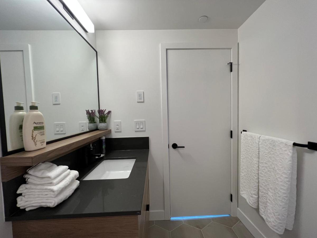 Amazing Brand New lakeview Condo downtown Kelowna Zewnętrze zdjęcie