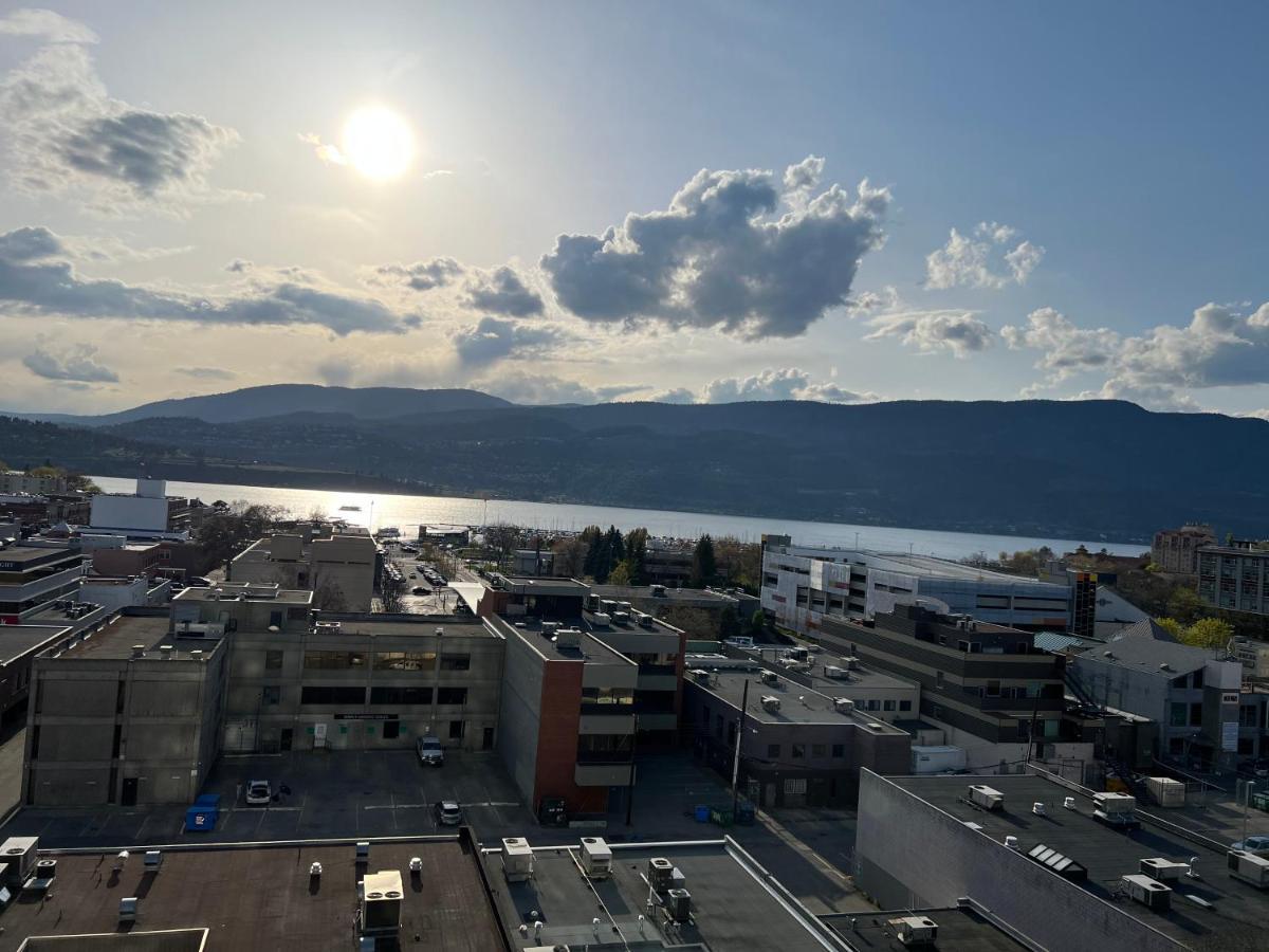 Amazing Brand New lakeview Condo downtown Kelowna Zewnętrze zdjęcie