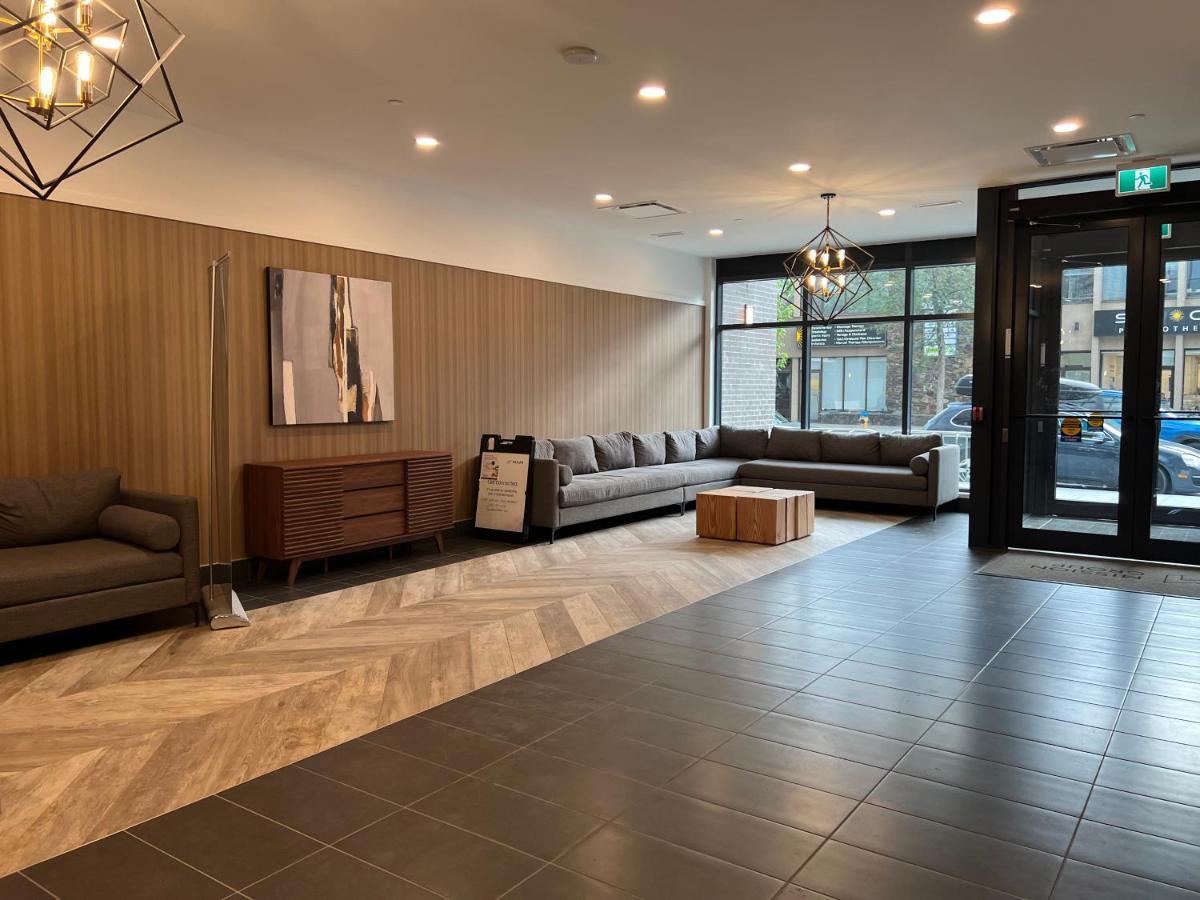 Amazing Brand New lakeview Condo downtown Kelowna Zewnętrze zdjęcie