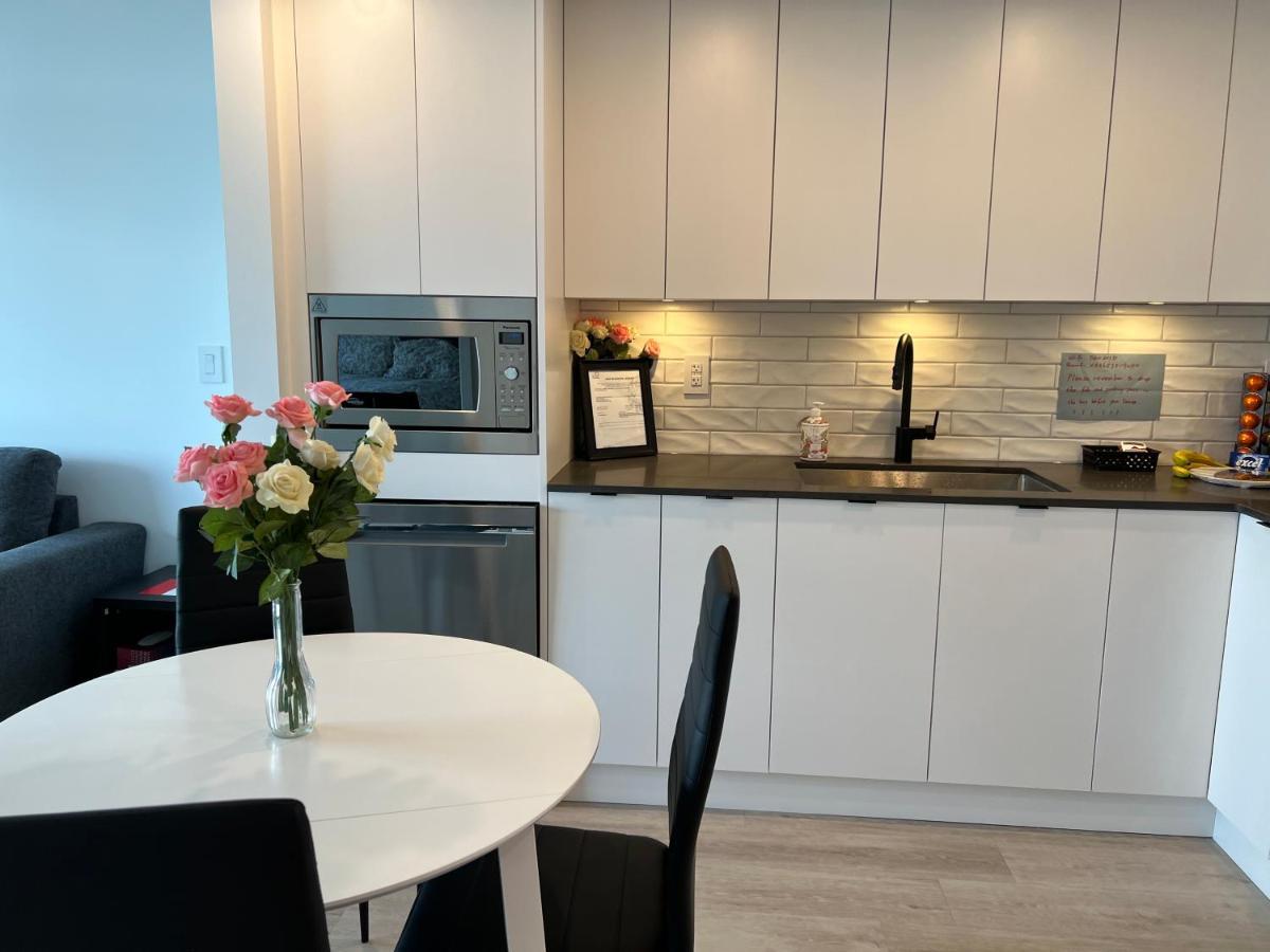 Amazing Brand New lakeview Condo downtown Kelowna Zewnętrze zdjęcie